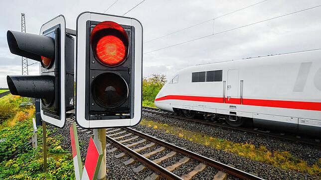 Die Strecke zwischen Mannheim und Stuttgart wird ab dem 17. April gesperrt, auch weitere Bahnsperrungen über Ostern fordern Reisende heraus.
