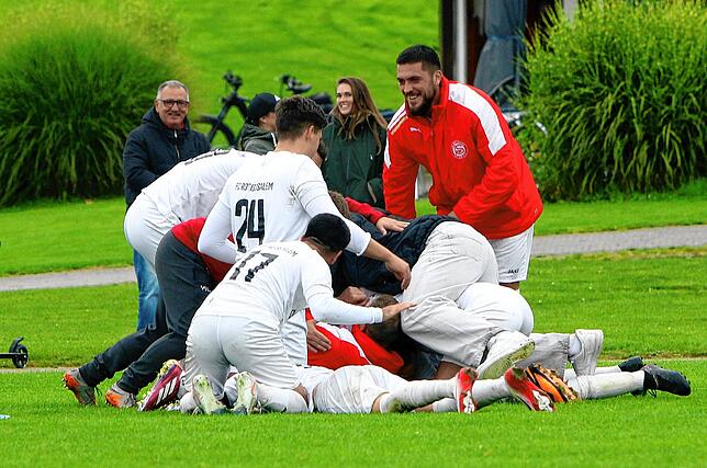 Bild 1: Unsere Bildergalerie vom Kreisliga-Spiel zwischen FC Rot-Weiß Salem 2 und dem SV Meßkirch