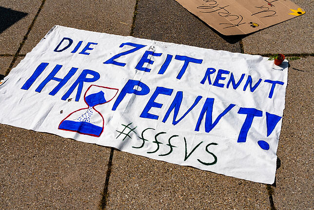 Fridays for Future Demo in Villingen, vom Bahnhof über das Landratsamt, Bickenstrasse, Oberes Tor, Ringanlage bis zur neuen Tonhalle.