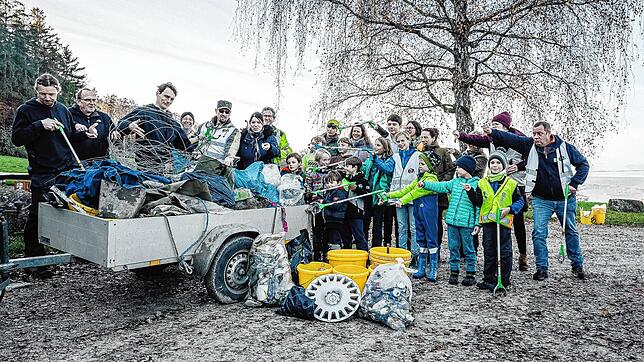 Das alles liegt jetzt nicht mehr in der Natur &ndash; der Klettgau Cleanup beim Kalten Wangen 2022. Bild: Johannes Kirchherr