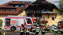 Großeinsatz in Rickenbach: Zu einem Brand in einem Mehrfamilienhaus kommt es Dienstagfrüh. Sechs Menschen werden mit Verdacht auf ...