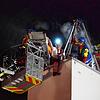 Höhenrettungs-Spezialisten der Feuerwehr und ein Notarzt kümmern sich um die Bergung des Verletzten.