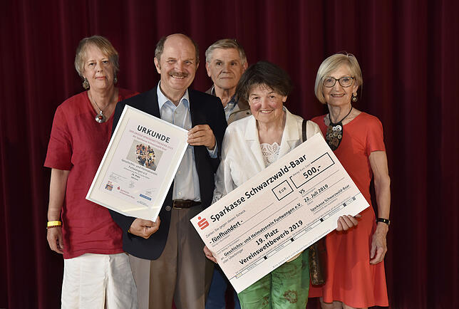 500 Euro bekommt der Geschichts- und Heimatverein Furtwangen für die Restaurierung von Orchestrion-Rollen.