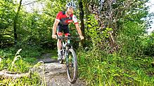 Matthias Dippong trainiert gern im Wald mit seinem Mountainbike. Zu den Nutzungskonflikten hat er sich viele Gedanken gemacht und ...