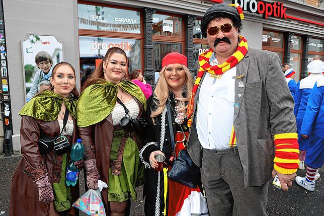 Bild 9: Die Konstanzer Fasnacht außer Rand und Band! Hästräger feiern auf der Marktstätte – die schönsten Bilder!