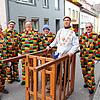 Bürgermeister Joachim Burger wurde im Saugatter fortgeführt, als sichtbares Zeichen dafür, dass er während der närrischen Tage als ...