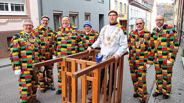 Bürgermeister Joachim Burger wurde im Saugatter fortgeführt, als sichtbares Zeichen dafür, dass er während der närrischen Tage als ...