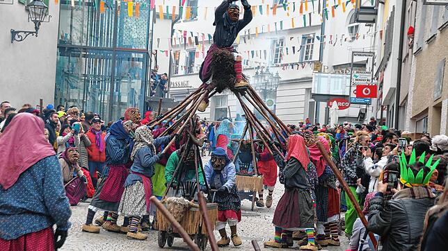 Immer wieder sehenswert beim Pfullendorfer Fasnetmäntigumzug: die Hexenpyramide.