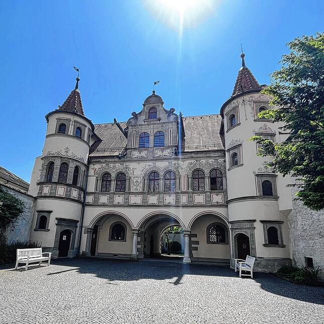 Der Innenhof des alten Rathauses eignet sich perfekt für einen Sektempfang nach der Trauung.
