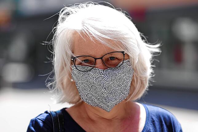 Bild 5: Maskenparade aus Friedrichshafen: Wir zeigen Häfler mit ihrem Mund- und Nasenschutz. Eine Portraitserie