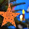 &bdquo;Ich wünsche mir eine glückliche Familie&ldquo; steht auf einem Stern, der an einem Weihnachtsbaum hängt. Bei vielen Familien wird ...