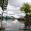 Ein Fall für Gummistiefel: Reichlich Wasser im vorderen Teil des Mooser Hafens.