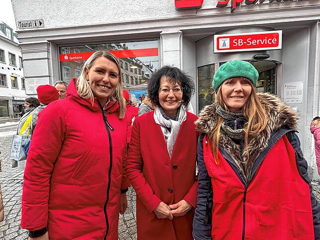 Die Initiatorinnen des des ersten Tanz-Flashmobs in der Region: Die Gleichstellungsbeuftragte des Landkreises Lilli Epp, Anita ...