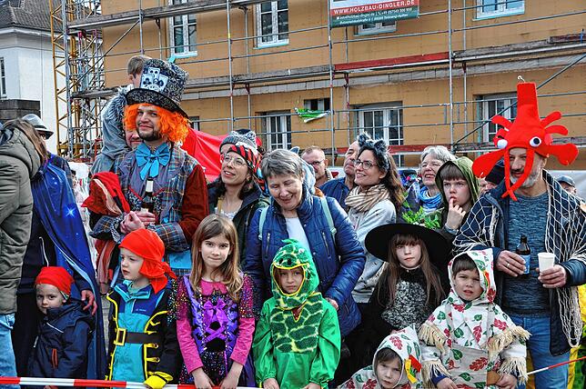 Bild 26: Beste Einblicke zum Narrenbaumsetzen in Markdorf – so feiert die Stadt!