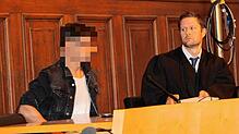 Der Angeklagte mit seinem Verteidiger Benjamin Waldmüller (rechts).