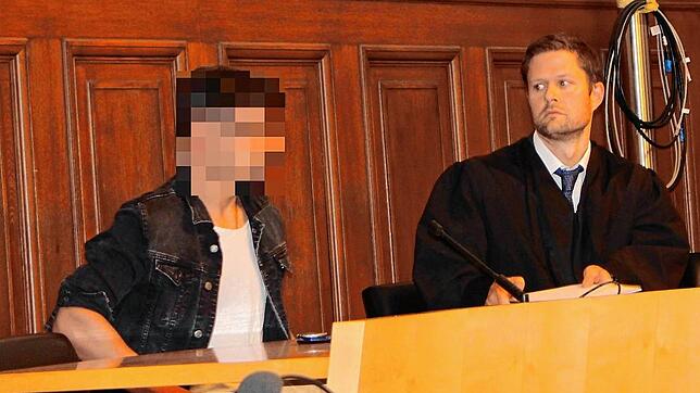 Der Angeklagte mit seinem Verteidiger Benjamin Waldmüller (rechts).