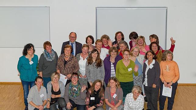 23 Frauen aus zehn Nachbarschaftshilfevereinen aus den Kreisen Tuttlingen und Sigmaringen haben sich in einem spziellen Kurs auf den ...