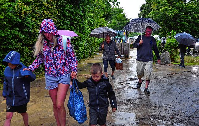 Bild 39: Bilder vom Unwetter in Markdorf: Evakuierung des Campingplatzes