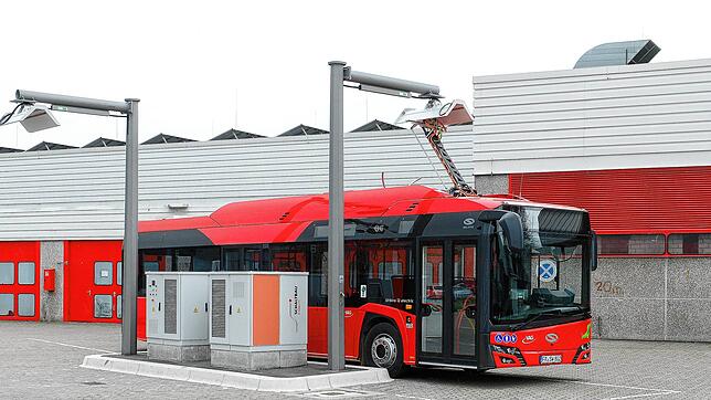 So könnte auch in Konstanz die Zukunft aussehen: Die Freiburger Verkehrs AG hat bereits Ende 2019 zwei Elektrobusse geliefert bekommen, ...
