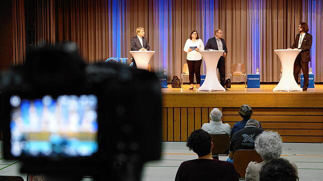 Die Wahlarena in Meßkirch wurde auf SÜDKURIER Online live übertragen. Auf dem Podium diskutierten Thomas Bareiß (CDU), Robin Mesarosch ...