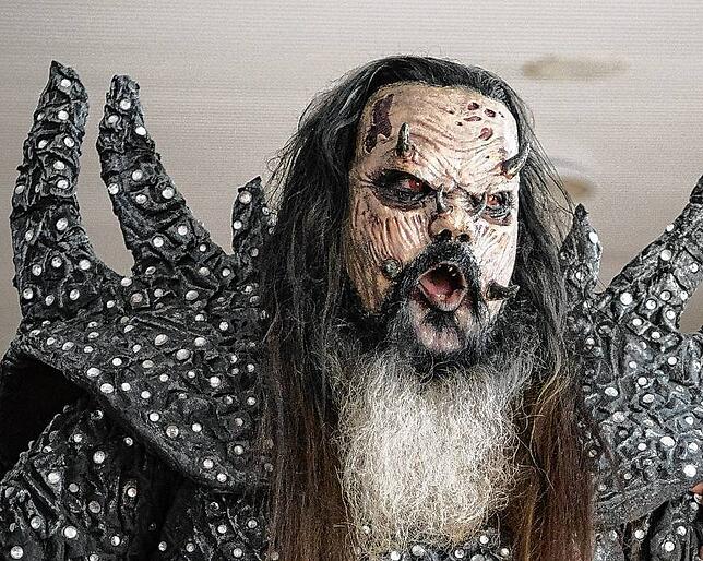 Lordi, Frontmann der finnischen Hardrock-Band Lordi, ist 2024 mit seiner Band in Schwenningen.