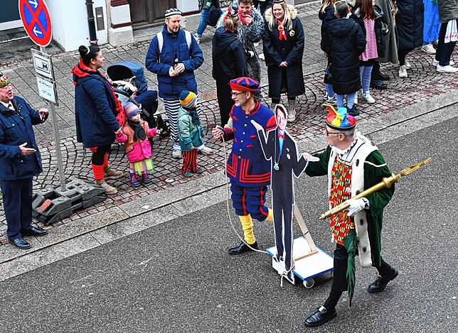 Bild 21: Erst als Pappfigur, dann live: Alle Bilder vom Tag mit Karl Lauterbach in Stockach