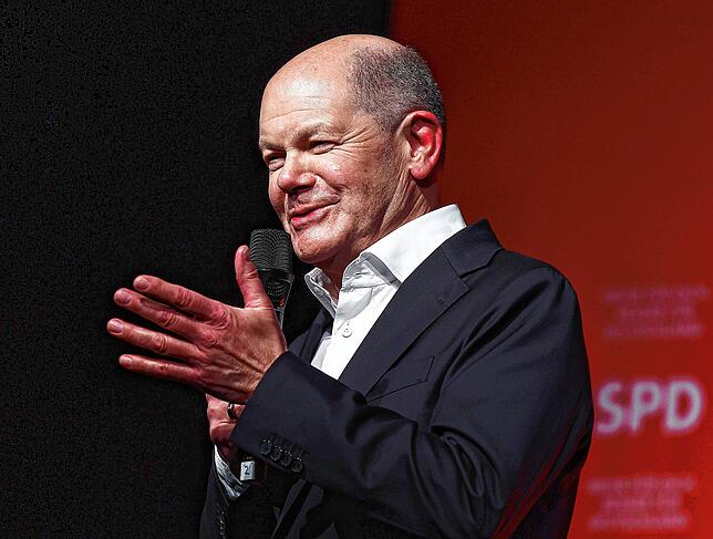 Bundeskanzler und Wahlkämpfer Olaf Scholz besucht am 6. Februar die Firma Tipp-Kick GmbH in Schwenningen.