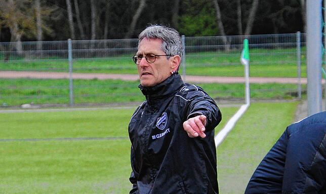 Trainer Joachim Ruddies und der SV Bermatingen sind zurück in der Bezirksliga.
