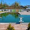 Ein Blick über den Zaun beim Freibad in Tiengen lässt erahnen, dass die Sanierungsarbeiten weitgehend abgeschlossen und die ...