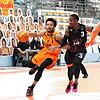 Nate Britt (links) gegen den Kirchheimer Richard Williams. Britt sorgte beim Schwenninger Heimsieg 34 Sekunden vor Spielende für die ...