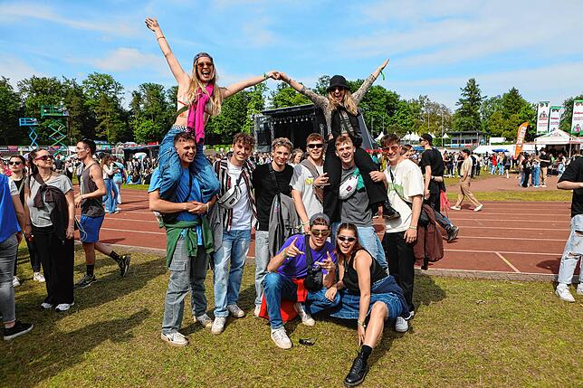 Bild 6: Gute Laune und ein volles Stadion beim zweiten Tag des Campus-Festivals 2023