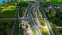 Rechts die bisherige B33 südlich von Hegne, links die neue Strecke, die für die nächsten etwa zehn Jahre als Umleitung dient. Gut zu ...