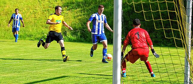 Bild 35: SV Karsau schießt sich mit 14:0 bei der Spvgg. Utzenfeld zum Titel &ndash; und wir haben Bilder!