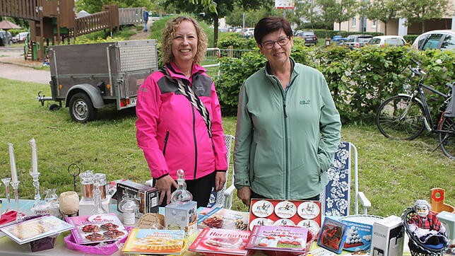 Tolle Angebote und nette Gespräche: Beim SÜDKURIER-Flohmarkt am 28. September ist wieder viel geboten. (Archivbild)