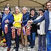 Freuen sich über den verbindenden Charakter des Büllefestes (von links): die Grüne Landtagsabgeordnete Nese Erikli, Bürgermeister ...