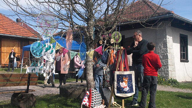 Eine bunte österliche Vielfalt erwartete die Besucher beim Ostermarkt am Klausenhof.