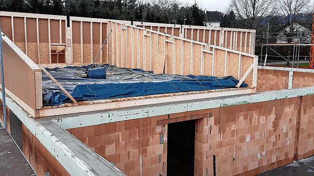 Der Rohbau steht: Die Bauarbeiten für den Dorfladen mit integriertem Bistro in Dettighofen liegen im Zeitplan.