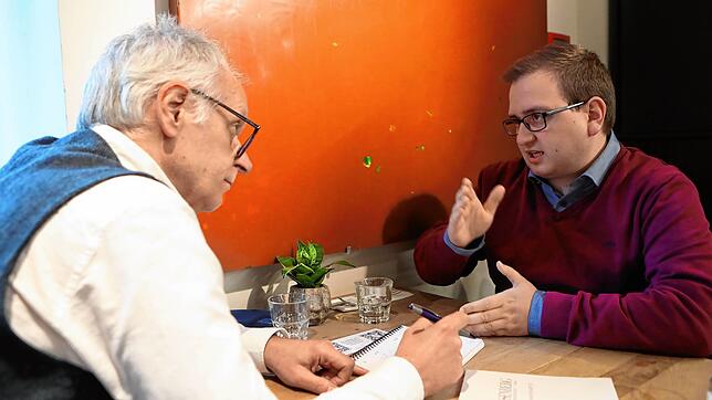 Klare Kante gegen Impfgegner: Mario Böhler (rechts) im Gespräch mit SÜDKURIER-Redakteur Torsten Lucht. Der Präsident der Konstanzer ...