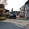 Der gefährliche Kurvenbereich in der Ortsdurchfahrt Krauchenwies soll mit einem Bau eines Kreisverkehrs entschärft werden