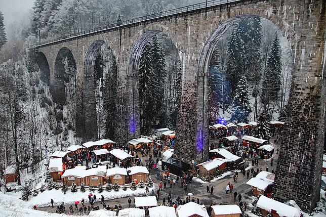 Der Blick auf den Weihnachtsmarkt unter dem Viadukt ist vor allem in den sozialen Netzwerken sehr bekannt.