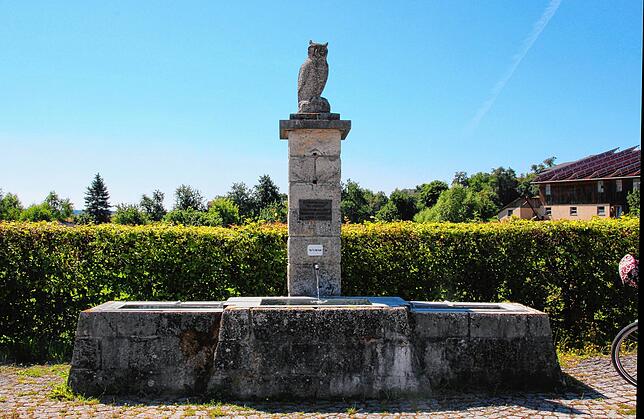 Eine Abkühlung erwünscht? Am Eulenbrunnen in Rohrdorf schenkt dies das kühle Nass.