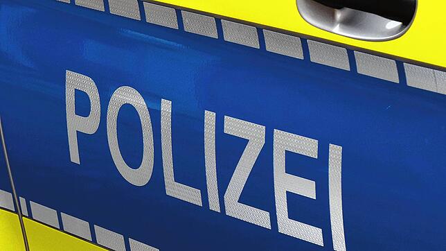 Rettungssanitäter in Unterkirnach rufen die Polizei zu Hilfe. (Symbolbild)