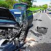 Unfall auf der B 33 in Stadel: Zwei Autos streiften sich offensichtlich während der Fahrt. Der Autoreifen rechts neben dem Fahrzeug ...