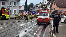 Die Feuerwehr wird am Montag, 7. Oktober, zu einem Brand gerufen. Zahlreiche Einsatzkräfte sind vor Ort.