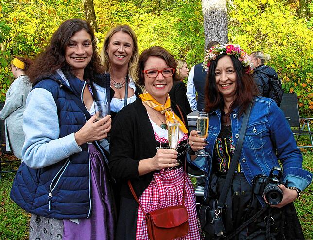 Bild 11: Dirndl und Lederhosen bestimmten das Bild beim Bräunlinger Almabtrieb