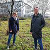 Freuen sich, dass die Vorbereitungen auf der Mirabellenwiese auf der Rückseite des ehemaligen Krankenhauses auf der Mettnau (im ...