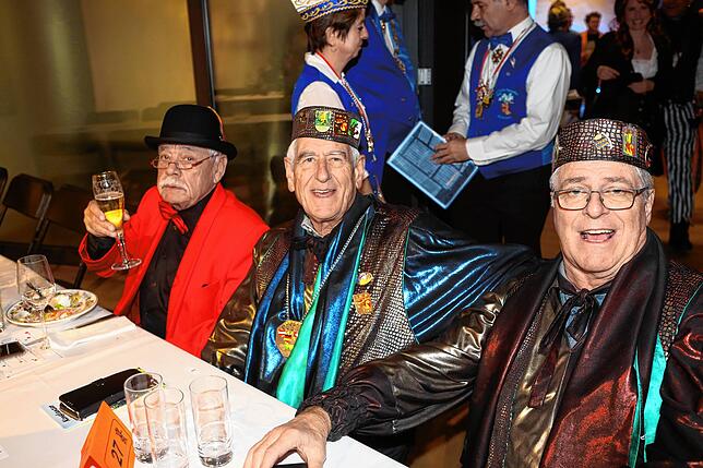 Bild 21: Bitte Platz nehmen! Kurz vor der Live-Übertragung der Konstanzer Fasnacht füllen sich die Reihen
