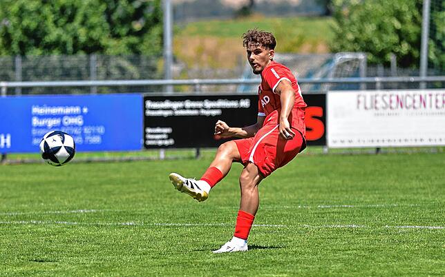 Besuch in der Heimat: Auch der ehemalige Junioren-Nationalspieler Luca Marino aus Lauchringen war beim Test der Freiburger U23 gegen den ...