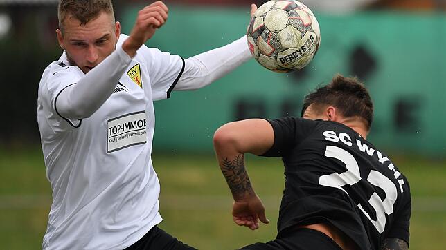 Kopfballstark: Vincent Kittel (links) närhte beim 2:4 seines FSV Rheinfelden gegen die Spvgg. Untermünstertal mit dem Ausgleich zum 2:2 ...