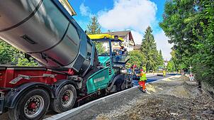 Die Bauarbeiten an der Hohenkrähenstraße verlaufen planmäßig. Derzeit wird der Fahrbahnabschnitt zwischen ZG Tankstelle und Rebsteig auf ...